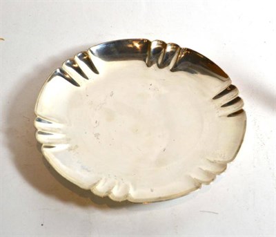 Lot 364 - An art deco silver circular dish, Edward Barnard & Sons, London 1945, the shaped circular dish with