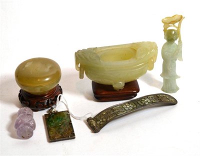 Lot 371 - A group of Chinese hardstone, jade and quartz carvings to include a circular cosmetics pot and...