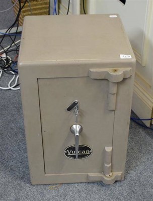 Lot 1174 - A Thomas Withers & Sons Limited, West Bromwich ''VULCAN'' safe (with keys)