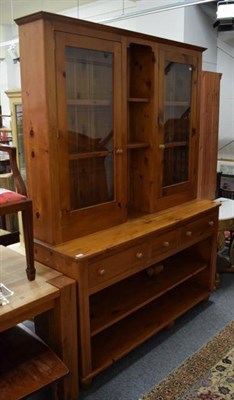 Lot 1253 - Modern glazed pine farmhouse kitchen dresser
