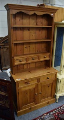 Lot 1256 - A pine dresser