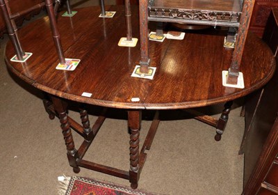 Lot 1340 - A 1920's oak gate leg table