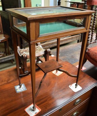 Lot 1435 - A mahogany bijouterie table