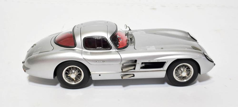 Lot 48 - CMC Mercedes-Benz 300 SLR (1955) 1:18 scale