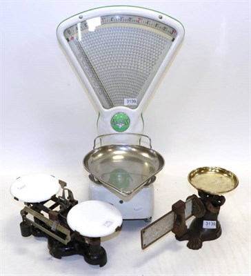 Lot 3139 - Avery Shop  Calculating Scale  to 3lb, together with two American scales: one beam on...