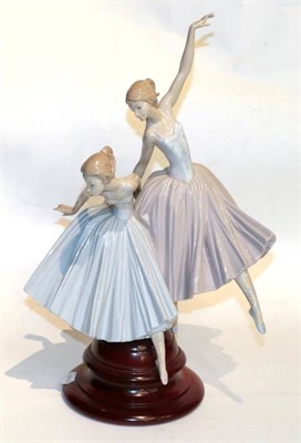 Lot 41 - A large Lladro model of a pair of ballerinas