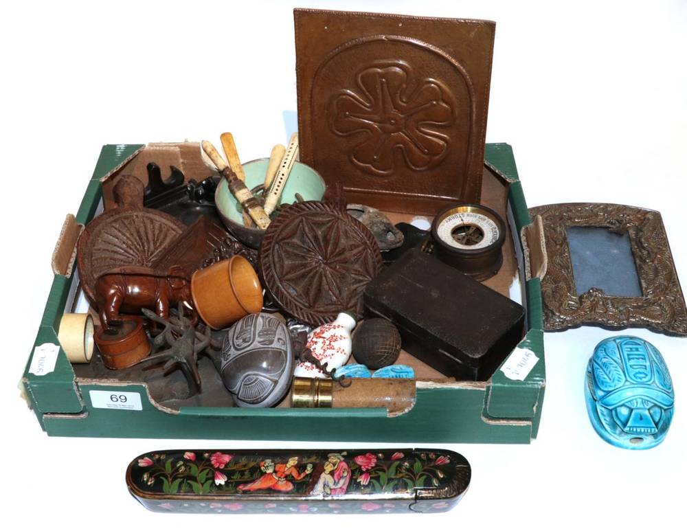 Lot 69 - Assorted collectables to include treen moulds; a bronze ''Last Supper'' plaque; a bone dagger;...