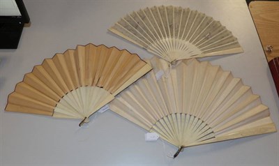 Lot 1117 - A late 19th century early 20th century bone fan, the monture carved, pierced and clouté, the...