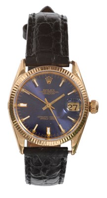 Lot 621 - A Mid-Size 18ct Gold Automatic Calendar Centre Seconds Wristwatch, signed Rolex, Oyster...