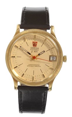 Lot 622 - An 18ct Gold Electronic Calendar Centre Seconds Wristwatch, signed Omega, F300, Chronometer...