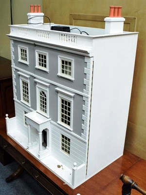 Lot 1357 - A dolls house