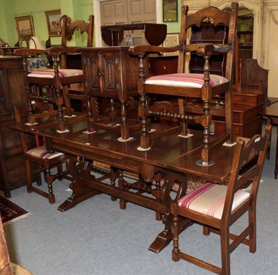 Lot 1424 - An oak dining table and six chairs (7)