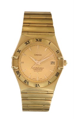 Lot 650 - An 18ct Gold Automatic Calendar Centre Seconds Wristwatch, signed Omega, Chronometer, Model:...