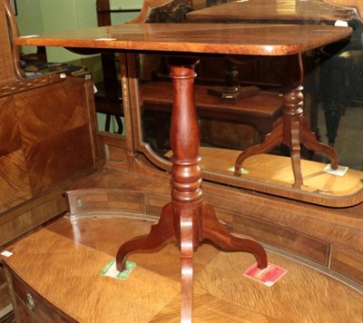 Lot 1484 - A 19th century mahogany tilt top table