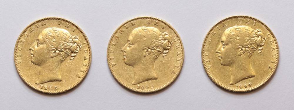 Lot 27 - Victoria (1837-1901), Sovereigns (3), first young head left, 1842, 1843 and 1844, rev. crowned...