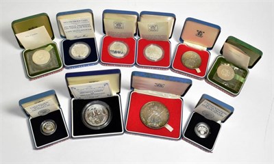 Lot 150 - Elizabeth II (1952-), silver proof Crowns (5), 1972 (2), 1977 (2) and 1981; silver proof £1...