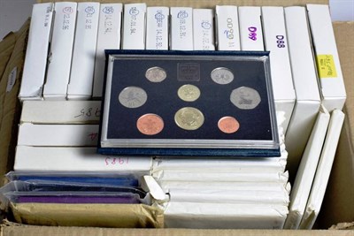 Lot 152 - Elizabeth II (1952-), Proof sets (32), 1970 (3), 1971 (2), 1972 (2) and 1973 to 1998 inclusive, the
