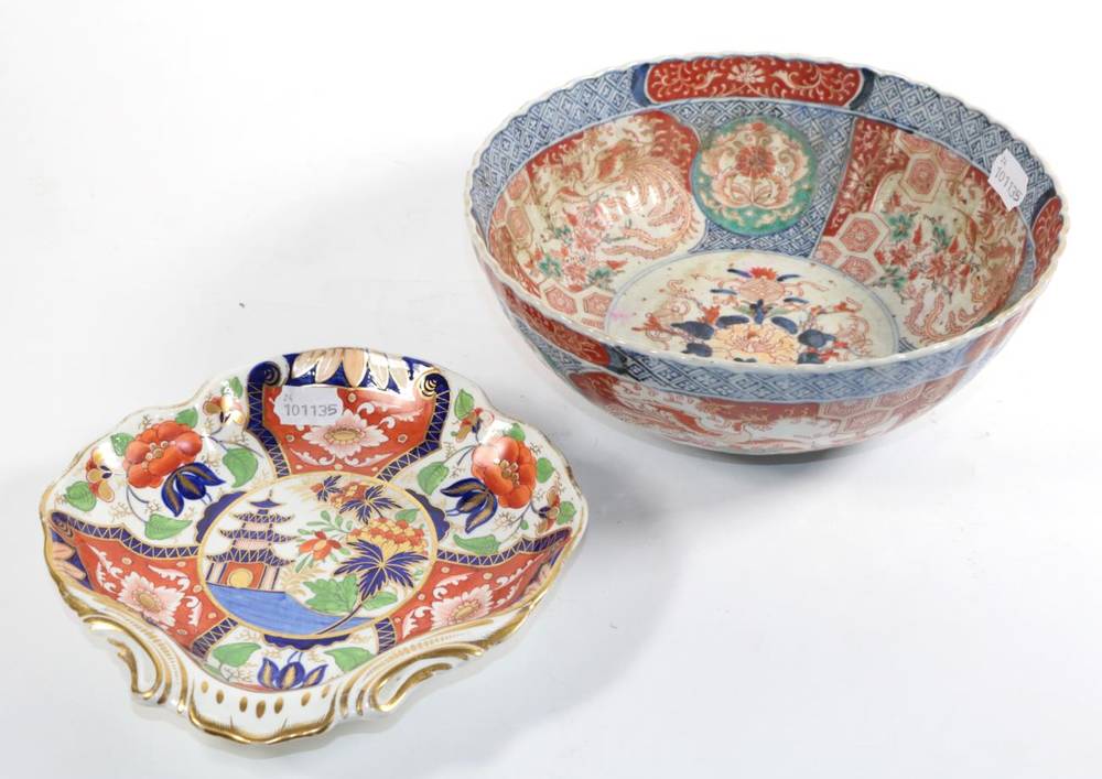 Lot 3 - An Imari bowl and a Derby shell shaped dish