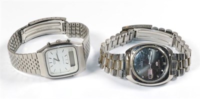 Lot 71 - A Seiko digital alarm chronograph wristwatch and an automatic calendar centre seconds...