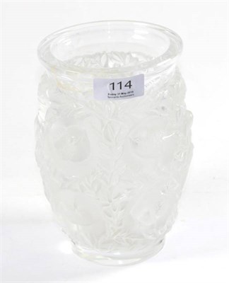 Lot 114 - A Lalique 'Wrens in Bush' vase