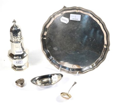 Lot 127 - A Georgian style castor, Thomas Bradbury & Sons, London, 1906; with four other items (5)