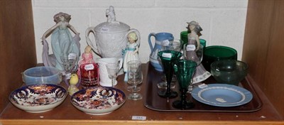 Lot 151 - A collection of miscellaneous ceramics including Derby Imari dishes, two Lladro figures. a...