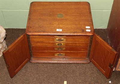 Lot 169 - An oak canteen with five drawers (empty)