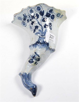 Lot 227 - An 18th century Delft cornucopia vase