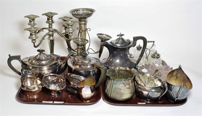 Lot 327 - A group of silver items to include a modern silver bowl; teaspoons; silver handled butter...