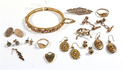 Lot 346 - A group of jewellery to include two pairs of Continental earrings, one pair stamped '15CT', and...