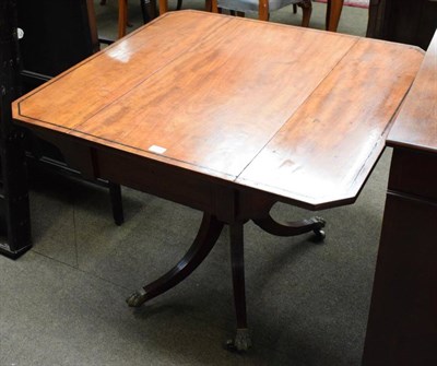 Lot 1199 - An early 19th century mahogany drop leaf table