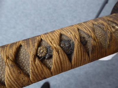 Lot 224 - A Japanese Shinto Katana, the 69cm steel blade with faint undulating hamon, one piece copper habaki