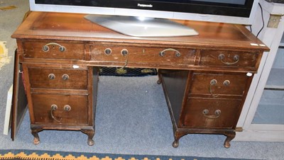 Lot 1154 - Leather inset mahogany kneehole desk