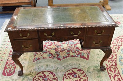 Lot 1262 - Leather inset mahogany kneehole desk
