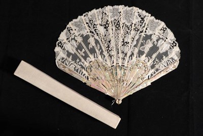 Lot 2156 - A Fine and Unusual Lace Fan, circa 1905, of fontange shape, the monture of pale pink...