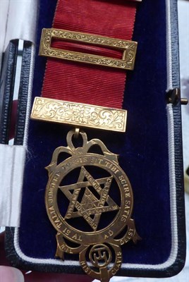 Lot 305 - Masonic tokens, coins and ephemera: box with quite an extensive collection of Masonic Lodege...