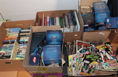 Lot 1114 - Two boxes of Terry Pratchett and Discworld books, including thirty-nine paperback Discworld...
