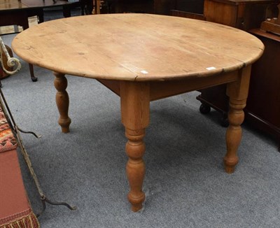 Lot 1203 - A pine drop leaf kitchen table