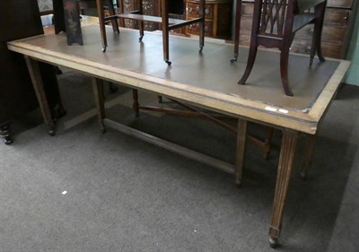 Lot 1261 - An early 20th century library table