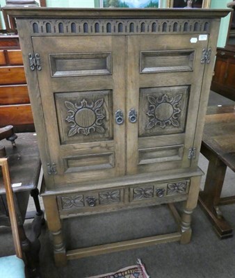 Lot 1271 - A reproduction oak drinks cabinet