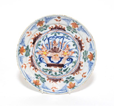 Lot 254 - An 18th century Dutch polychrome decorated plate, 22cm diameter