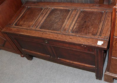 Lot 1399 - Early 18th century joined oak box with hinged lid