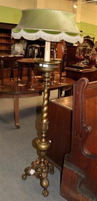 Lot 1424 - ^ A good quality brass standard lamp with spiral turned support, 175cm high