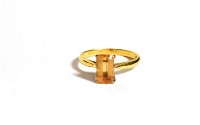 Lot 99 - An topaz dress ring, stamped '18CT', finger size N