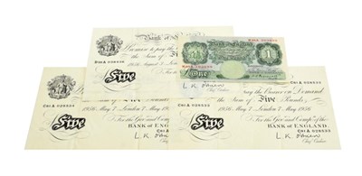 Lot 59 - Bank of England, White £5 notes, O'Brien, London (2); 7 May 1956, a consecutive pair,...