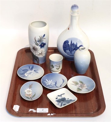 Lot 2 - Royal Copenhagen; dishes and vases comprising numbers 3611, 3612, 2800, 2315, 2985, 2392, 2651,...