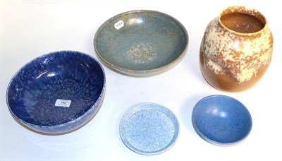 Lot 182 - Five Ruskin pottery bowls/vase
