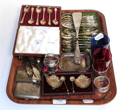 Lot 189 - A lot of silver, including: a pair of cased salt-cellars, shell shaped, with spoons; three...