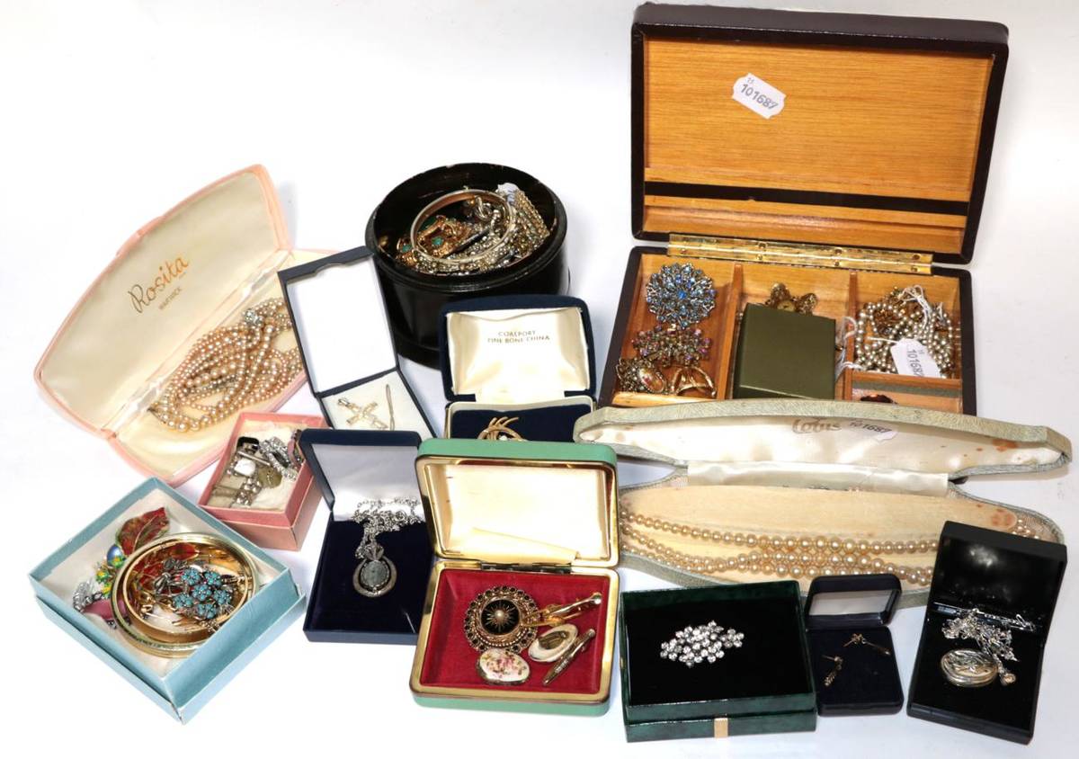 Lot 348 - A pony skin jewellery box; together with a quantity of assorted costume jewellery including...