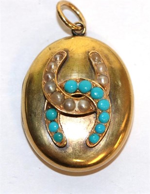 Lot 399 - A turquoise and seed pearl horseshoe motif locket, unmarked, measures 3cm by 4.3cm